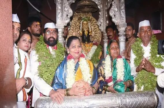 Aashadhi Wari 2023 : मुख्यमंत्र्यांच्या हस्ते सपत्निक विठुरायाची शासकीय महापूजा संपन्न, अहमदनगरचे काळे दाम्पत्य ठरले मानाचे वारकरी.