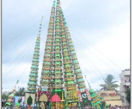 कडेगावात गगन चुंबी ताबूतांच्या भेटीचा सोहळा उत्साहात