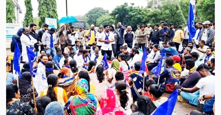 बेडग स्वागत कमान प्रश्‍नी जिल्हाधिकारी कार्यालयावर मोर्चा