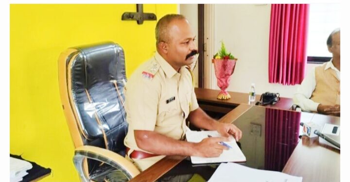 शिरोली एमआयडीसी पोलीस ठाण्याच्या अधिकाऱ्यांनी घेतला पूर बाधित गावांचा आढावा