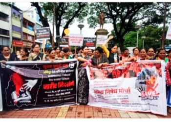 मणिपूर प्रकरणाचे उत्तर हे मोदींना द्यावेच लागेल : महिला संघटनांनी काढला मोर्चा , घोषणाबाजी करून केला निषेध