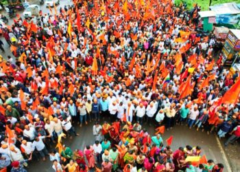 ‘अ‍ॅट्रॉसिटी’चे गुन्‍हे मागे घेण्‍यासाठी जिल्‍हाधिकारी कार्यालयावर काढला भव्‍य मोर्चा