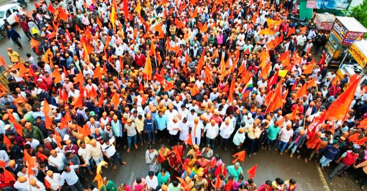 ‘अ‍ॅट्रॉसिटी’चे गुन्‍हे मागे घेण्‍यासाठी जिल्‍हाधिकारी कार्यालयावर काढला भव्‍य मोर्चा