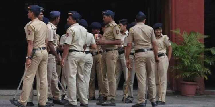 धक्कादायक! मध्यरात्री एका टोळक्याने केला पोलिसांवर गोळीबार, एक पोलीस जखमी