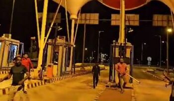 मोठी बातमी | टोलनाका फोडला ; अमित ठाकरे यांना टोलनाक्यावर अडवून ठेवले; मनसे सैनिकांनी केले खळखट्ट्याक..!