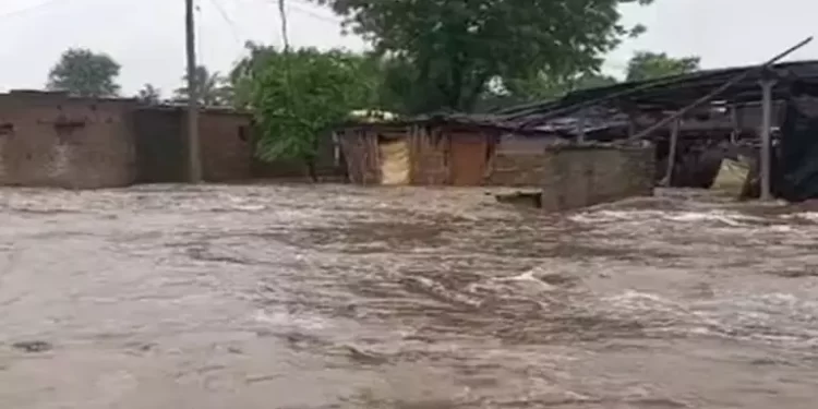 Breaking News । यवतमाळमध्ये पुराच्या पाण्यात 45 जण अडकल्याची धक्कादायक माहिती समोर; बचावकार्यास सुरवात