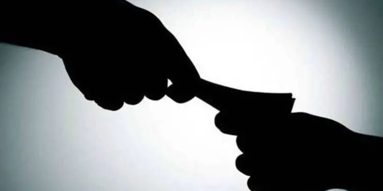 ब्रेकींग | लाच मागितल्या प्रकरणी महिला कॉन्स्टेबलला रंगेहाथ पकडले