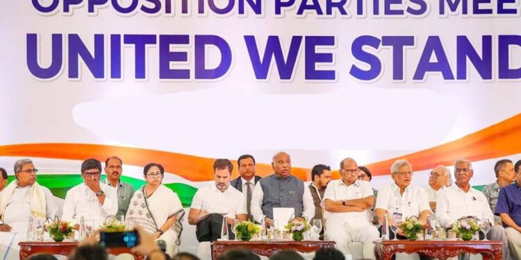 सर्वात मोठी बातमी, मुंबईतल्या बैठकीआधीच ‘इंडिया’ आघाडीत मोठी फूट?