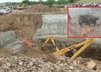 इंदापूर: तब्बल ६५ तासानंतर विहिरीतील ढिगाऱ्या खालून पहिला मृतदेह बाहेर; आणखी तिघांचा शोध सुरूच.