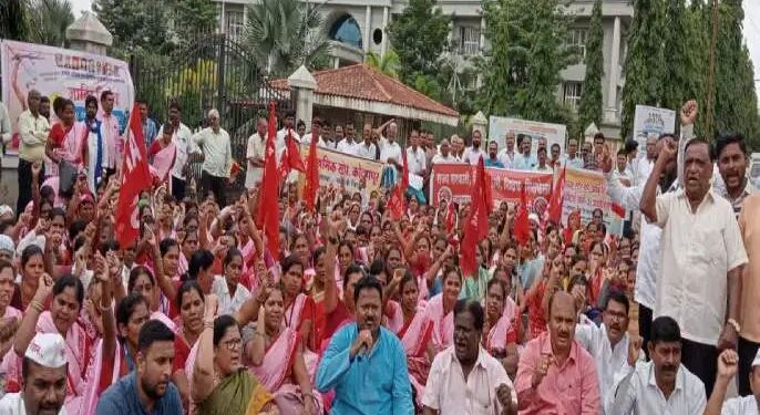 सांगली | जुनी पेन्शन लागू करण्यासह खासगीकरण रद्द करा, कर्मचाऱ्यांचा मोर्चा