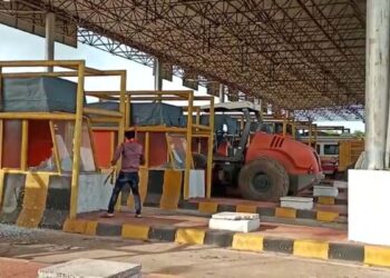 मोठी ब्रेकिंग | मनसे पुन्हा आक्रमक, थेट टोलानाका फोडला, नेमकं कारण काय?