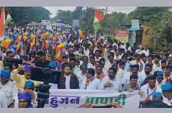 ‘वंचित’ कडून कंत्राटी भरतीविरोधात सांगलीत मोर्चा; डेंग्यू झाला असतानाही सुजात आंबेडकरांच्या नेतृत्वात धडकला मोर्चा