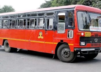 मोठी ब्रेकिंग! एसटी वाहतूक मंगळवारी राहणार बंद? पुणे, मराठवाडा, कर्नाटकला जाणारी एसटी वाहतूक रात्रीपासून बंद.