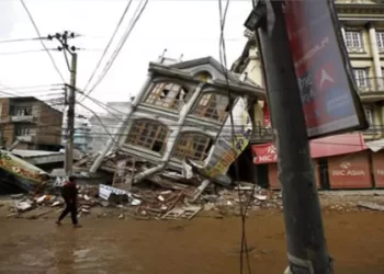 मोठी बातमी! मध्यरात्री नेपाळमध्ये मोठा भूकंप, शेकडो इमारती कोसळल्या; अनेकजण ढिगाऱ्याखाली अडकल्याची भीती