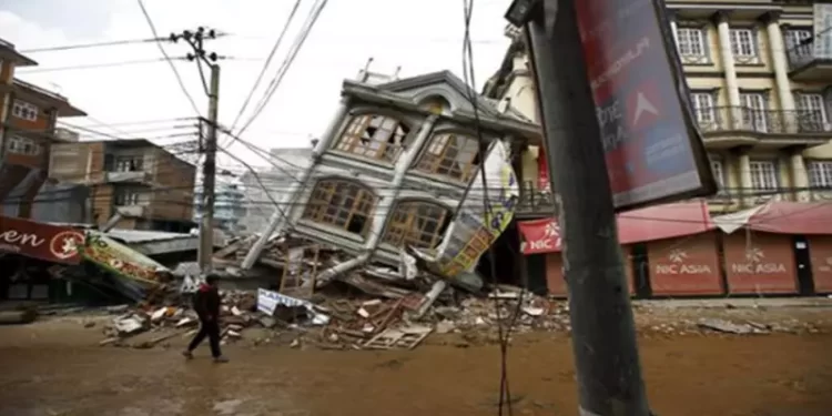 मोठी बातमी! मध्यरात्री नेपाळमध्ये मोठा भूकंप, शेकडो इमारती कोसळल्या; अनेकजण ढिगाऱ्याखाली अडकल्याची भीती