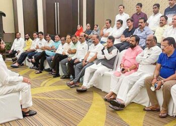 ब्रेकिंग । ३१ डिसेंबरपर्यंत शिंदे सरकार पडणार, बड्या नेत्याच्या दाव्याने उडाली खळबळ