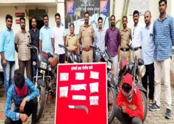 कोयत्याच्या धाकाने लुटणारे चौघेजण जेरबंद, पावणे दोन लाखांचा मुद्देमाल जप्त.