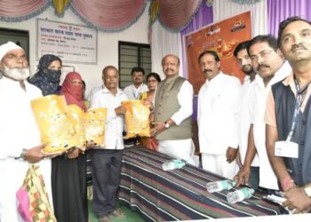 कामगारमंत्री डॉ. सुरेश खाडे यांच्या हस्ते मिरज, कवलापूरला ‘आनंदाचा शिधा’ वाटप..