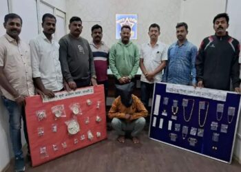 मिरज | सिव्हिल हॉस्पिटलसमोर दागिने विक्रीचा होणारा सौदा एलसीबी पोलिसांनी उधळला..? रेकॉर्डवरील “खल्या’चा ऐन दिवाळीत पोलिसांनी धमाका फोडला..!