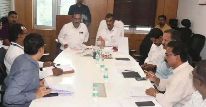 धनगर समाजाच्या मागण्यांबाबत मंत्रालयात झालेल्या आढावा बैठकीत झाली ‘ही” चर्चा..