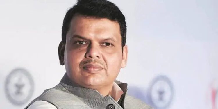 उपमुख्यमंत्री फडणवीस यांच्या हस्ते महापूजा