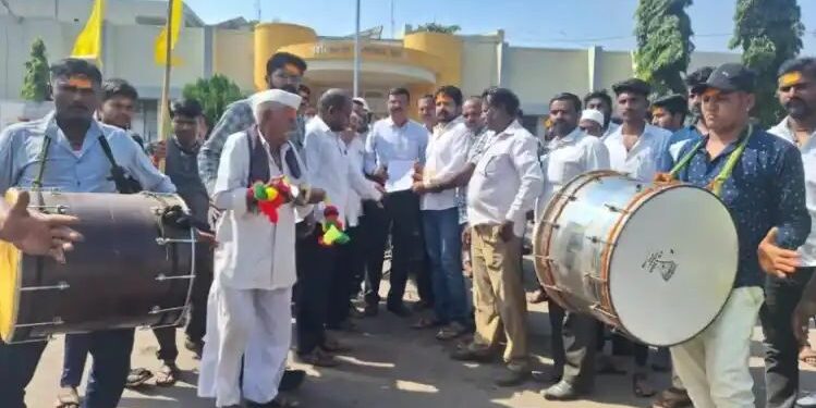 पलूसमध्ये धनगर आरक्षणासाठी एल्गार ; आरक्षण समितीचा तहसील कार्यालयावर आक्रोश मोर्चा..