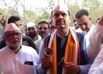 ब्रेकिंग | राज्यातील सर्व समस्या सोडवण्याची शक्ती दे! उपमुख्यमंत्री फडणवीसांचं विठू माऊलीकडे साकडं