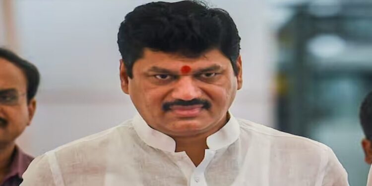 मोठी बातमी! कृषीमंत्री धनंजय मुंडे यांना कोरोनाची लागण, घरामध्ये क्वारंटाईन
