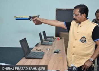 आख़िर कौन है धीरज साहू , जिनके ठिकानों से छापे में मिले लगभग 300 करोड़ रुपये?