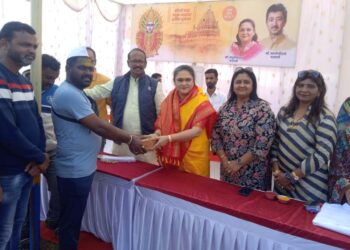 कोल्हापूर | छत्रपती परिवार व राजे फौडेशन यांच्यातर्फे घटप्रभा कॅम्पसमध्ये महाप्रसाद वाटप