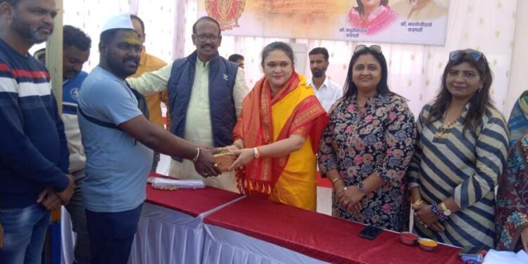 कोल्हापूर | छत्रपती परिवार व राजे फौडेशन यांच्यातर्फे घटप्रभा कॅम्पसमध्ये महाप्रसाद वाटप