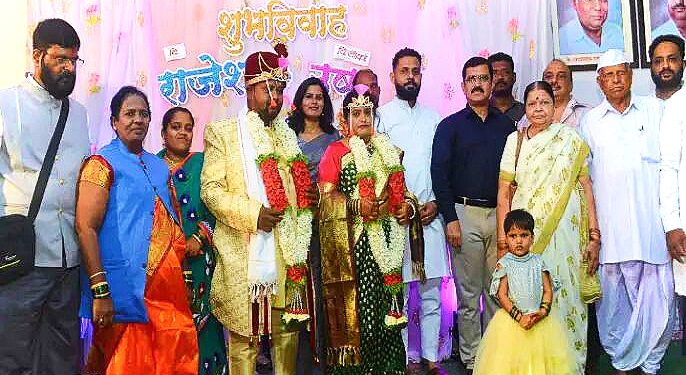 मिरज | आयुक्त सुनील पवार यांच्याकडून कन्यादान : आस्था बेघर केंद्रातील तरुणीचा विवाह थाटात..!