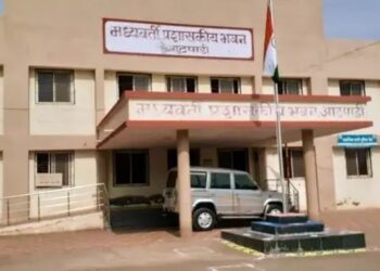 सांगली | तहसील कार्यालयातील ‘झिराे’ कर्मचाऱ्यांना दणका! कामावरून हाकलले ; तहसीलदार सागर ढवळे यांचा धाडसी निर्णय