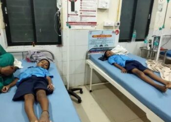 BREAKING | मंगळवेढ्यात १९ मुलांना विषबाधा ; मंगळवेढा ग्रामीण रुग्णालय व सोलापूर सिव्हील येथे उपचारासाठी दाखल