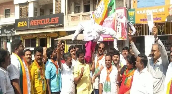 मिरजेत नेत्यांच्या परस्परांवर टीका ; पालकमंत्र्यांवरील आरोपानंतर राष्ट्रवादीच्या नेत्याच्या पुतळ्याचे दहन