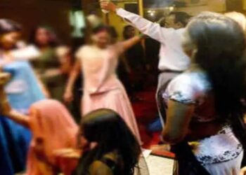 ब्रेकिंग | मिरजेतील डॉक्टर हायप्रोफाईल पार्टीत सापडले : पोलिसांचा छापा ; चार बारबालांसह नऊ डॉक्टरांवर कारवाई