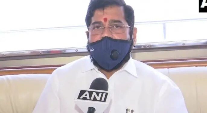 ऑक्सिजन बेड सज्ज ठेवा, लसीकरण सुरू करा : मुख्यमंत्री