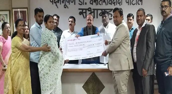 बदली, कंत्राटी कामगारांना कायम करण्याचा फेरप्रस्ताव द्या – पालकमंत्री डॉ.सुरेश खाडे