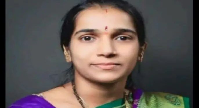 महिला ग्रामपंचायत सदस्याने संपवले जीवन, घराशेजारील विहिरीत घेतली उडी