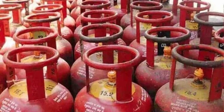 ब्रेकिंग! गॅस सिलिंडरच्या दरात पुन्हा मोठी वाढ; पाहा तुमच्या शहरातील नवीन दर
