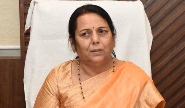 वृद्ध मातापित्याचे संगोपन सक्तीचे करणाऱ्या नरवाड ग्रामपंचायतीची निलम गोऱ्हे यांनी घेतली दखल