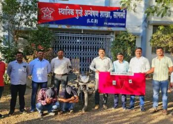 मिरजेत पोलीस असल्याचे सांगत लुटणाऱ्या दोघांना अटक