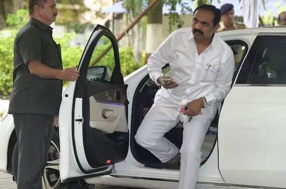 मोठी ब्रेकिंग | जयंत पाटील एकटे जाणार की “सगेसोयरे” घेऊन जाणार? प्राजक्त तनपुरेंचं मोठं वक्तव्य