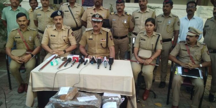 मोठी ब्रेकिंग | मिरजेत तब्बल १९ कोटी २४ लाखांची व्हेल माशाची उलटी जप्त, ३ जण ताब्यात : स्थानिक दुचाकीचा सहभाग असल्याने संशय बळावला..?