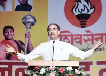 “दाढी वाढवलीच आहे तर ती आणखी वाढवा, ४० पोपट….!” उध्दव ठाकरे यांचा मुख्यमंत्री शिंदे यांच्यावर हल्लाबोल, वाचा सविस्तर..