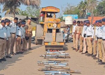 साताऱ्यात बुलेटराजांवर कारवाईचा बडगा; 8 वाहने, 56 सायलेन्‍सर, 10 सायरन जप्‍त..