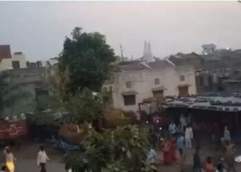 होळी दहनाच्या वेळीच तुफान राडा; दोन गटांची लाठ्याकाठ्यांनी हाणामारी, ५ जणांची प्रकृती गंभीर