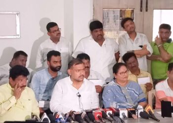 मोठी ब्रेकिंग | सांगलीत ठाकरेंना नको होतं तेच झालं… ‘मविआ’तील विशाल पाटील यांच्या बंडखोरीवर शिक्कामोर्तब! वाचा सविस्तर…!