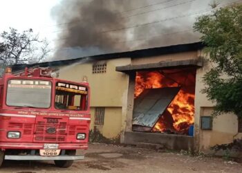 कानडवाडीत सूतगिरणीस भीषण आग; ८ कोटींचे नुकसान