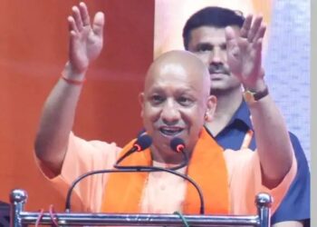 “सात वर्षांत एकही दंगल नाही, कारण आम्ही उलटे टांगतो”, गडकरींच्या प्रचारसभेत योगी आदित्यनाथांचे विधान